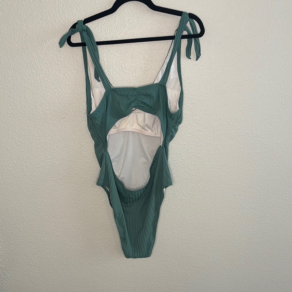 Jade Green Ribbed Swimsuit - one piece 👙 - Picture 2 of 2